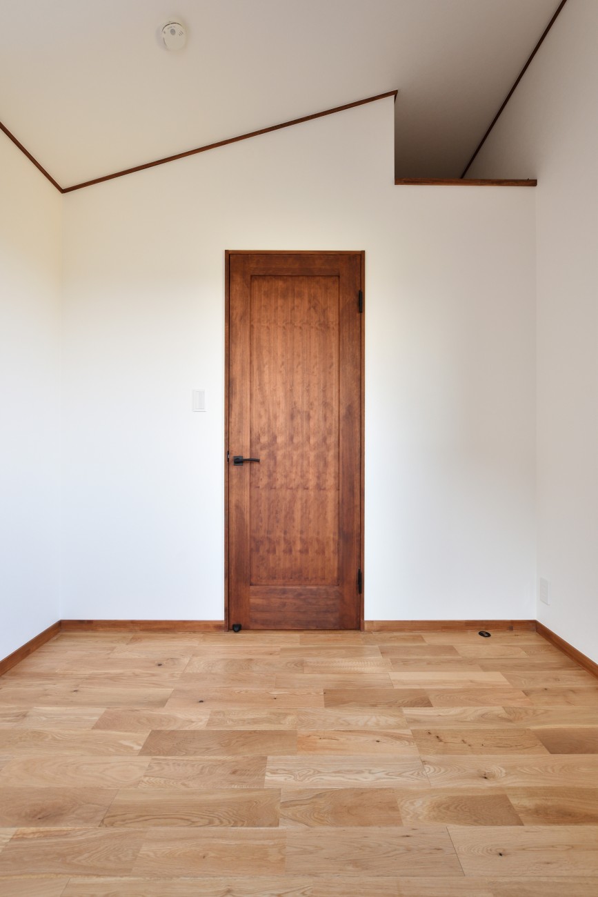 福岡県久留米市の注文住宅会社 BinO KURUME LOAFERの洋室ドア施工事例画像