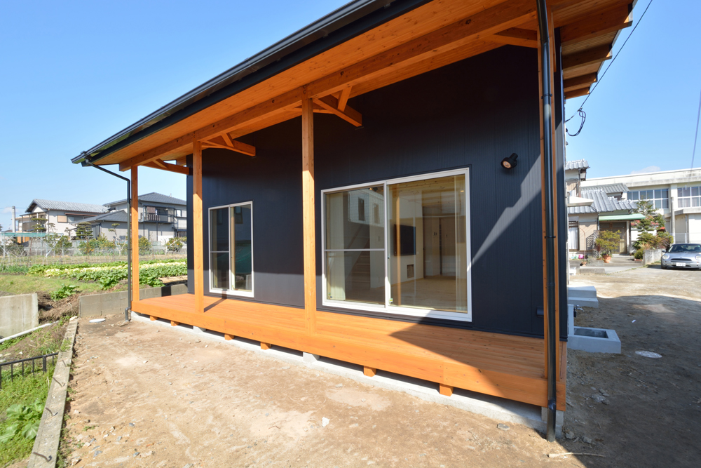 福岡県久留米市の注文住宅会社 BinO KURUME LOAFERのウッドデッキ施工事例画像